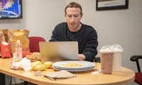Mark Zuckerberg gây tranh cãi khi xóa logo táo khuyết trên MacBook trong ảnh mới đăng