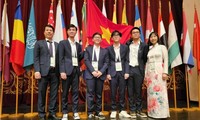 4/4 teen Việt Nam giành giải Olympic Sinh học quốc tế và 3 HCV Olympic Vật lí quốc tế 2022