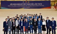 Chủ tịch Quốc hội Vương Đình Huệ gặp mặt 20 thanh niên Việt Nam tiêu biểu
