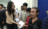 Dàn Hoa hậu Mỹ Linh, Tiểu Vy, Thùy Linh trao tặng 200 triệu cho đồng bào miền Trung