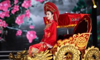 Hoa hậu Mỹ Linh ăn chay để hóa thân thành Thánh Mẫu trong màn trình diễn áo dài