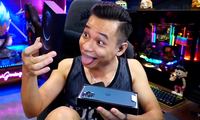 Hot streamer Độ Mixi quay clip “đập hộp” iPhone 12 Pro Max cùng loạt biểu cảm cực “bá đạo“