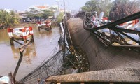 Cận cảnh hiện trường xe ben vượt tải trọng làm sập cầu ở Sài Gòn