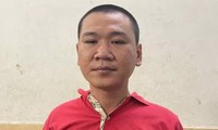 Tên cướp bị bắt sau khi có hành động lạ