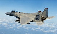 Giữa lúc khủng hoảng, Mỹ bán tiêm kích F-15 cho Qatar