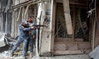 Binh sĩ Iraq tìm diệt chiến binh IS tai Mosul hôm 7/7. Ảnh: Reuters