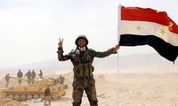 Binh sĩ Syria ăn mừng trước sự thất bại của IS. Ảnh: Sputnik