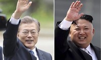 Chủ tịch Triều Tiên Kim Jong-un (phải) và Tổng thống Hàn Quốc Moon Jae-in (trái).