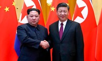 Chủ tịch Triều Tiên Kim Jong-un (trái) và Chủ tịch Trung Quốc Tập Cận Bình (phải). Ảnh: Reuters