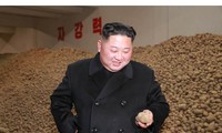 Tái xuất sau 19 ngày, ông Kim Jong-un đội tuyết thăm nhà máy khoai tây