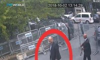 Jamal Khashoggi bước vào tòa nhà lãnh sự quán Ả Rập Saudi hôm 2/10. 