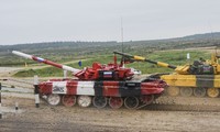 Xe tăng của đội Nga (màu đỏ). Ảnh: Sputnik