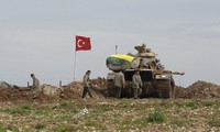 Xe tăng Thổ Nhĩ Kỳ ở biên giới với Syria. Ảnh: Reuters