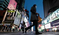 Quảng trường Thời đại (New York, Mỹ) vắng người qua lại. Ảnh: Reuters