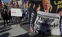 Người biểu tình ủng hộ ông Trump ở Pennsylvania. Ảnh: Reuters