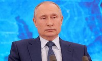 Ông Putin trong buổi họp báo ngày 17/12. Ảnh: Tass