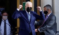 Ông Biden rời bệnh viện quân y Walter Reed ở Bethesda, Maryland sau khi khám sức khoẻ định kỳ ngày 19/11. Ảnh: Reuters