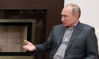 Ông Putin trong cuộc gặp với ông Denis Yurievich Logunov hôm 21/11. Ảnh: RT