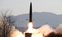 Triều Tiên khoe &apos;làm rung chuyển thế giới&apos; bằng vụ thử tên lửa có tầm bắn đến Mỹ