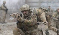 Anh nhận huấn luyện binh sĩ Ukraine