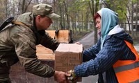 Thị trưởng Ukraine bị cáo buộc phản quốc vì &apos;đón&apos; quân đội Nga, nhận viện trợ nhân đạo