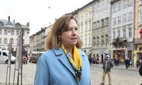 Nhân viên ngoại giao Mỹ lần đầu quay lại đại sứ quán ở Kiev sau khi xung đột bùng phát