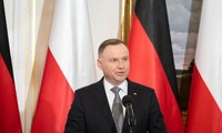 Ba Lan tranh cãi với Đức về việc cung cấp xe tăng cho Ukraine