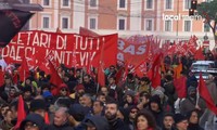 Người Ý biểu tình phản đối cung cấp vũ khí cho Ukraine