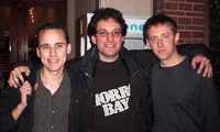 Ba hacker khét tiếng (từ trái qua): Adrian Lamo, Kevin Mitnick, Kevin Poulsen. Ảnh chụp năm 2001. Nguồn: Wikipedia.