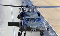 Chương trình Hệ thống tự động hóa lao động trong buồng lái của DARPA đã hoàn thành chuyến bay đầu tiên mà không có phi công trên máy bay trực thăng UH-60A Black Hawk. Ảnh: DARPA.