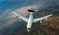 Máy bay có hệ thống kiểm soát và cảnh báo trên không (AWACS) E-3 Sentry của Không quân Mỹ. Ảnh: USAF.