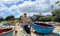 Bờ biển Quảng Ngãi ngập rác thải gây ô nhiễm