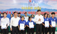 Sinh viên với biển, đảo Tổ quốc