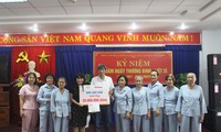 Báo Tiền Phong thăm, tặng quà người có công cách mạng tại Đà Nẵng