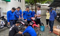 Xuống núi, đi xuyên tỉnh sửa hàng trăm xe miễn phí cho người dân Đà Nẵng sau mưa ngập lịch sử