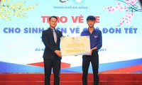 Trong dịp Tết Nguyên Đán Tân Sửu, Thành Đoàn Đà Nẵng tặng 300 vé xe để các bạn đoàn viên, thanh niên và sinh viên về quê đón Tết