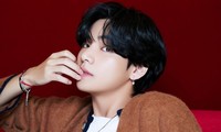 Album &quot;BE&quot;: BTS tung ảnh &quot;concept biết nói&quot; của V khiến ARMY được một phen hết hồn