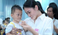 Thí sinh HHVN xúc động nghe trẻ Trung tâm Bảo trợ trẻ em Vũng Tàu hát &apos;Mẹ yêu ơi&apos;