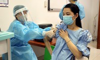 Cận cảnh quy trình hơn 1.000 thai phụ tại Hà Nội xếp hàng tiêm vắc xin ngừa COVID-19