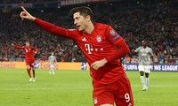 Robert Lewandowski ăn mừng bàn thắng cho Bayern Munich.