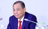 Ông Phạm Nhật Vượng lọt top 16 người giàu nhất thế giới, Vinfast vượt 82 USD/cổ phiếu