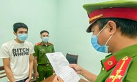 Công an thực hiện lệnh khởi tố với bị can Nguyễn Bình Hưng.