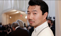 Mặc kệ thiên hạ tạo 7749 kiểu dáng, &quot;Shang-Chi&quot; đến thảm đỏ Met Gala để &quot;tấu hài&quot; là chính