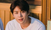 Đang ở thế lật kèo scandal, một nhân viên Hometown Cha-Cha-Cha &quot;phốt&quot; thái độ Kim Seon Ho