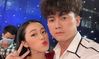&apos;Mỹ nam&apos; phim Việt gây &apos;sốc&apos; khi đưa vợ đi thi THPT, biết tuổi người vợ càng choáng hơn