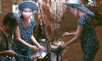 Nguồn gốc bộ đồ Hoa hậu Thùy Tiên mặc khi nhập vai bán hàng rong trong show thực tế