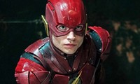 Vì sao phim riêng của siêu anh hùng Flash bị dời ngày chiếu tới nửa năm?