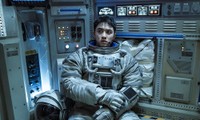 D.O EXO bị ê-kíp &quot;Thử Thách Thần Chết&quot; cho mắc kẹt một mình trên Mặt Trăng xa xôi