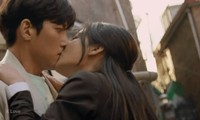 Hôn nhau ngay tập đầu, phim của Ji Chang Wook và Kim Yoo Jung nhận đủ “gạch đá“