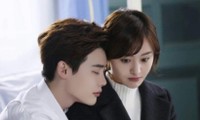Lee Jong Suk bỗng dưng bị kéo vào bê bối của Trịnh Sảng, có khi nào vì đăng ảnh mặc đồ Prada?